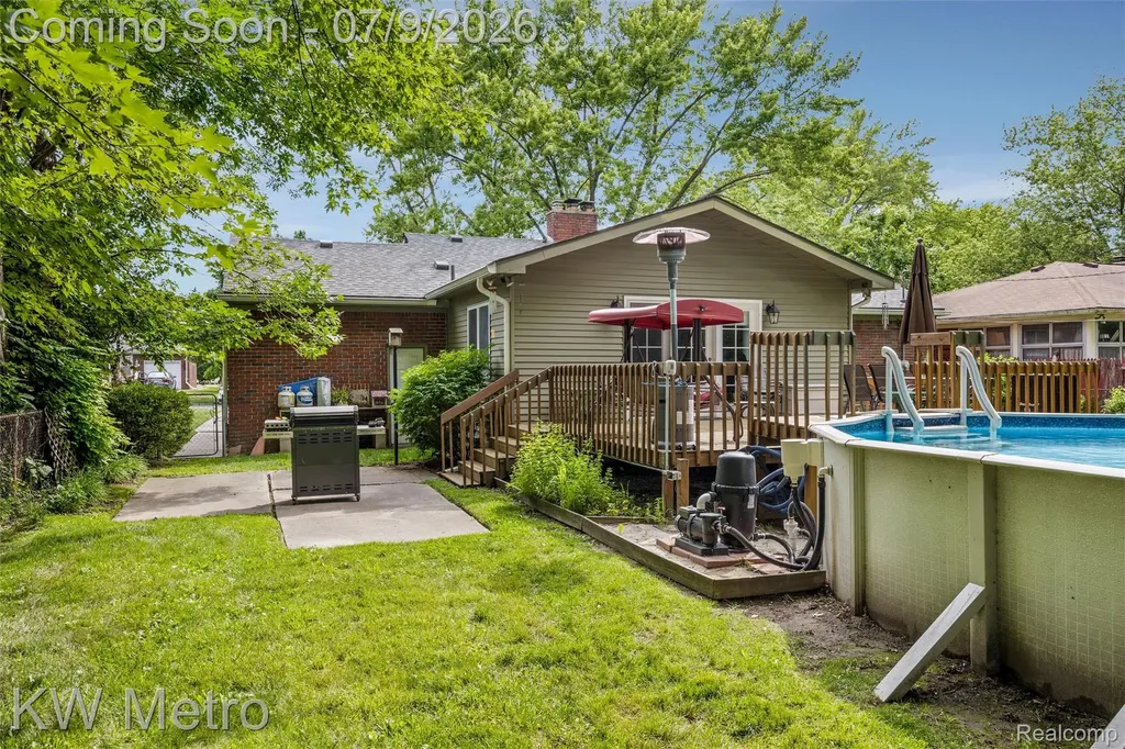 20665 Woodcrest Street Harper Woods City MI 48225