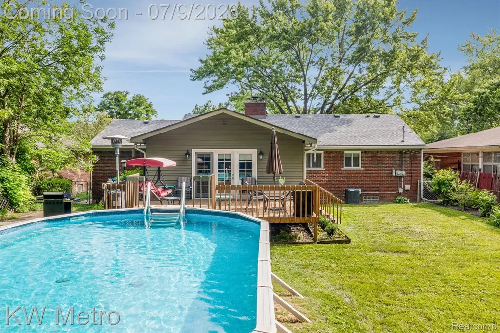 20665 Woodcrest Street Harper Woods City MI 48225