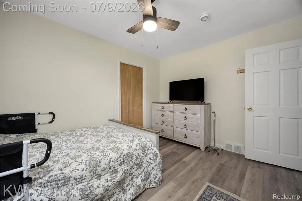 20665 Woodcrest Street Harper Woods City MI 48225