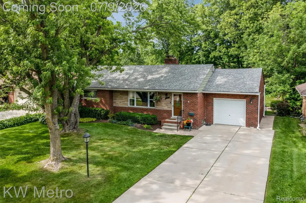 20665 Woodcrest Street Harper Woods City MI 48225