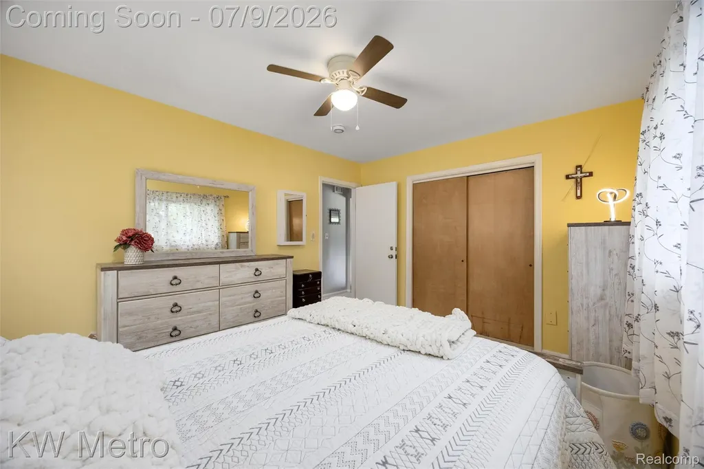 20665 Woodcrest Street Harper Woods City MI 48225