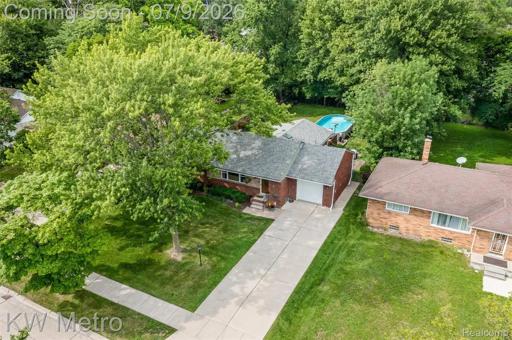 20665 Woodcrest Street Harper Woods City MI 48225