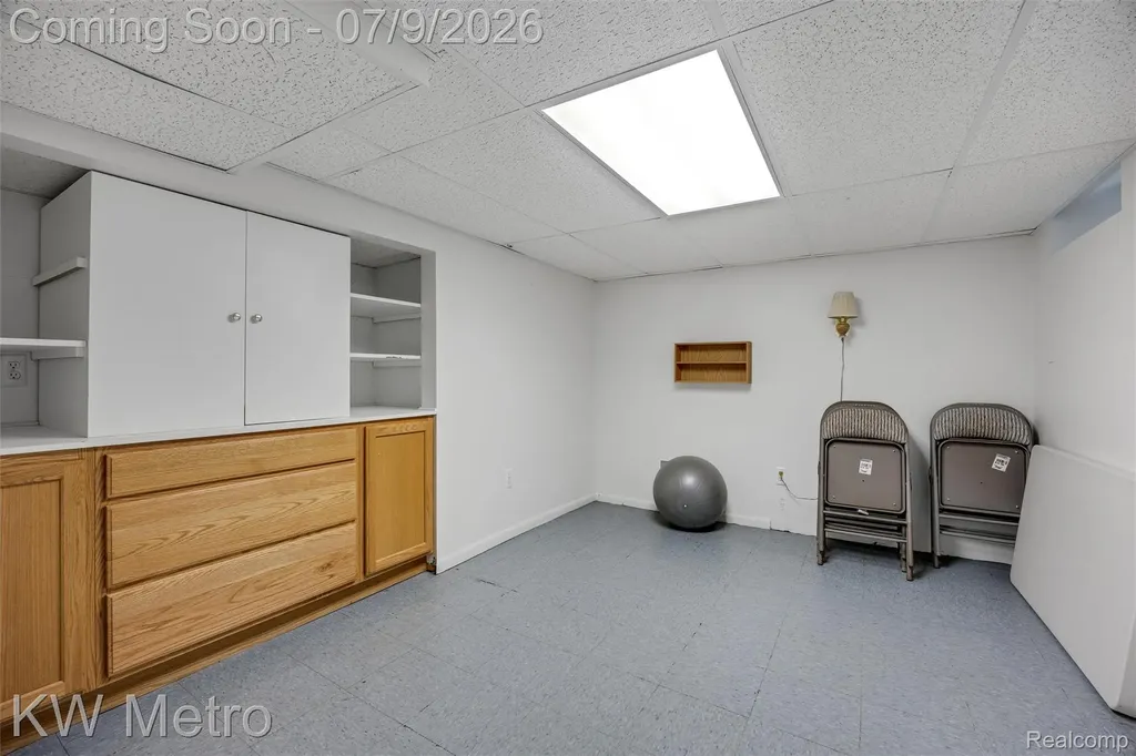 20665 Woodcrest Street Harper Woods City MI 48225