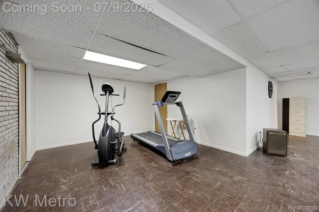 20665 Woodcrest Street Harper Woods City MI 48225