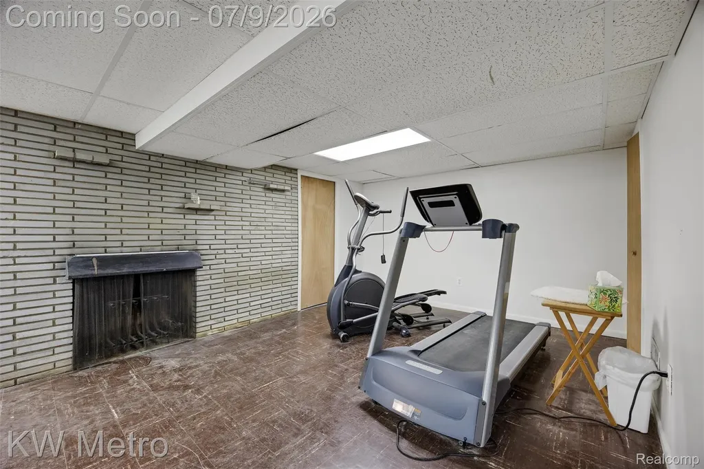 20665 Woodcrest Street Harper Woods City MI 48225