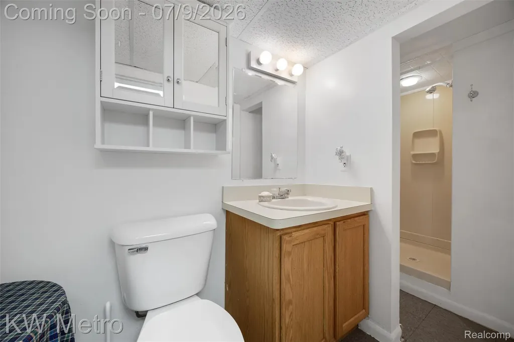 20665 Woodcrest Street Harper Woods City MI 48225