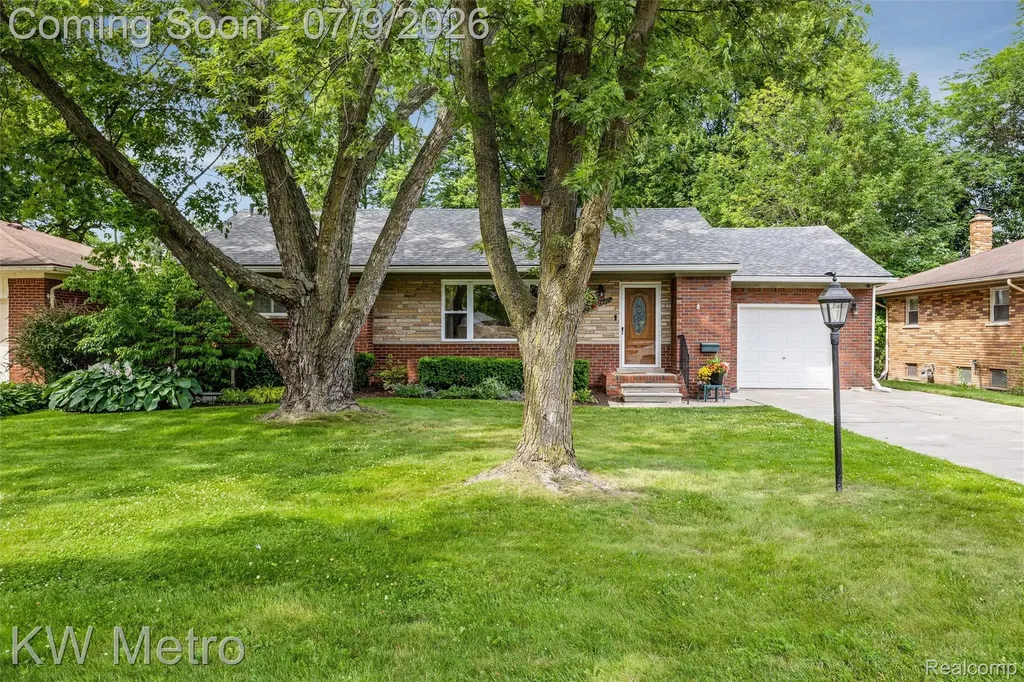20665 Woodcrest Street Harper Woods City MI 48225