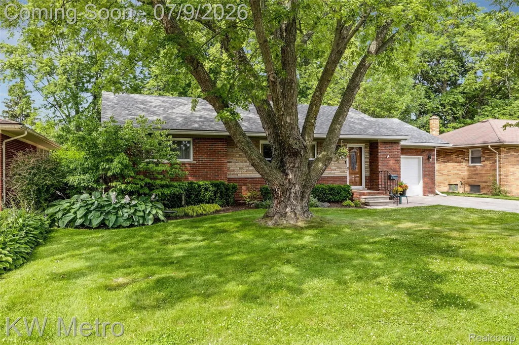 20665 Woodcrest Street Harper Woods City MI 48225