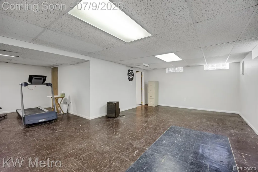 20665 Woodcrest Street Harper Woods City MI 48225