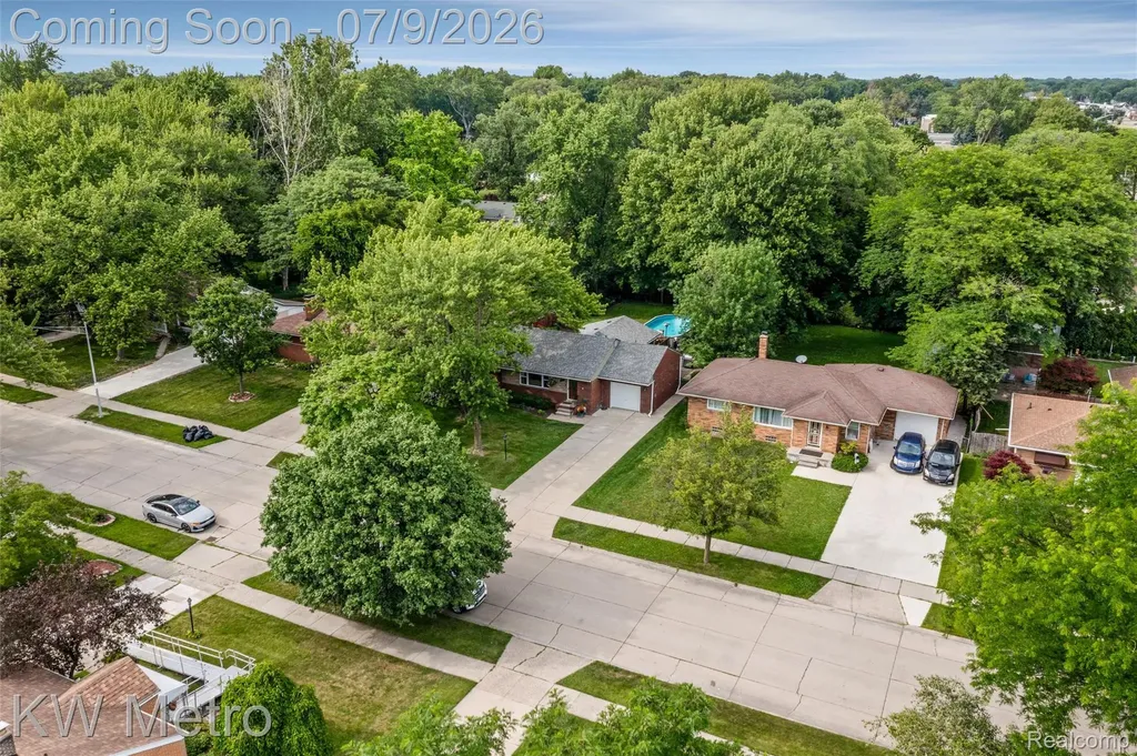 20665 Woodcrest Street Harper Woods City MI 48225