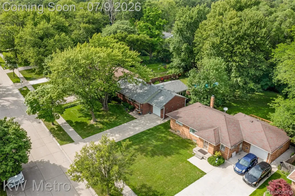 20665 Woodcrest Street Harper Woods City MI 48225