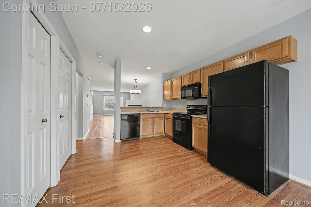 1582 Devon Lane Troy City MI 48084