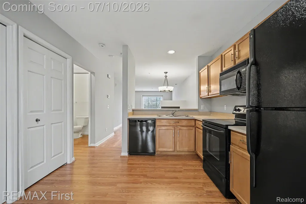 1582 Devon Lane Troy City MI 48084