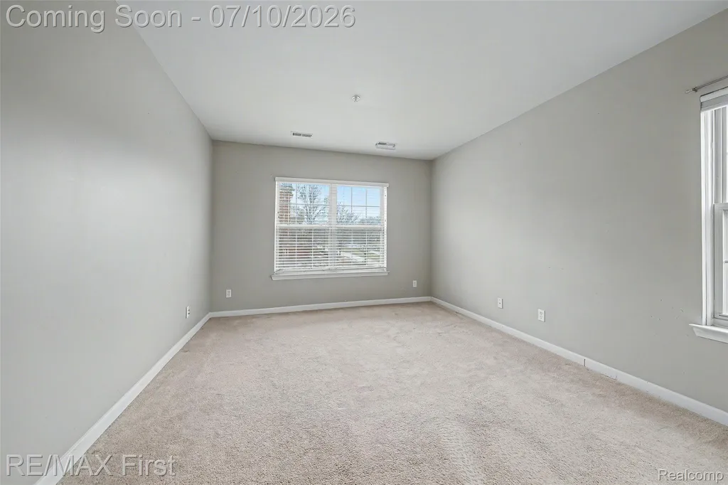 1582 Devon Lane Troy City MI 48084