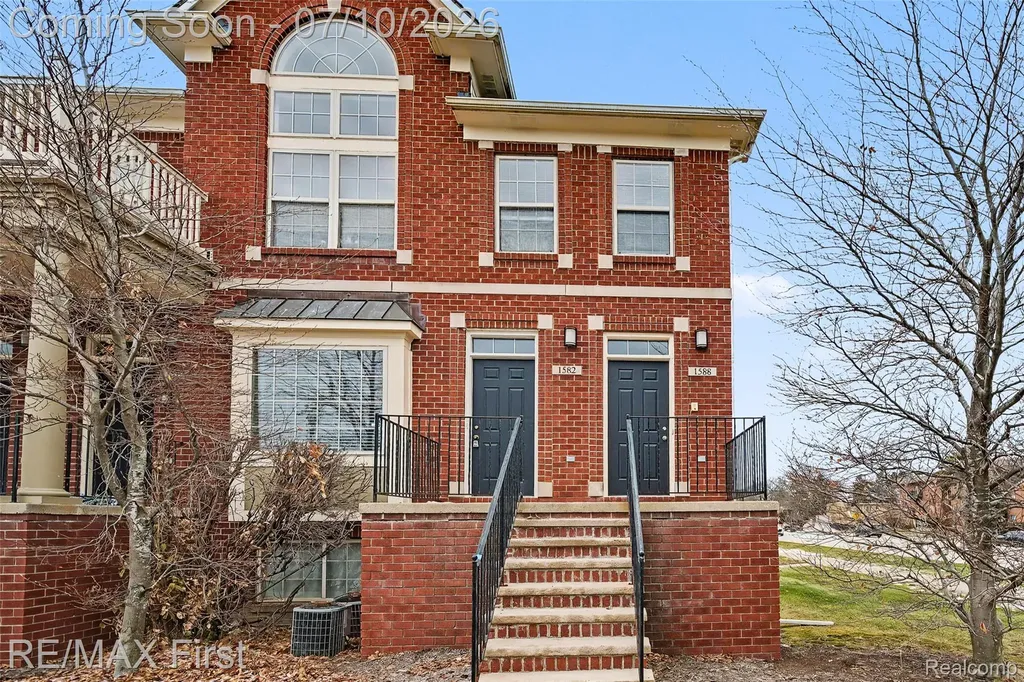 1582 Devon Lane Troy City MI 48084