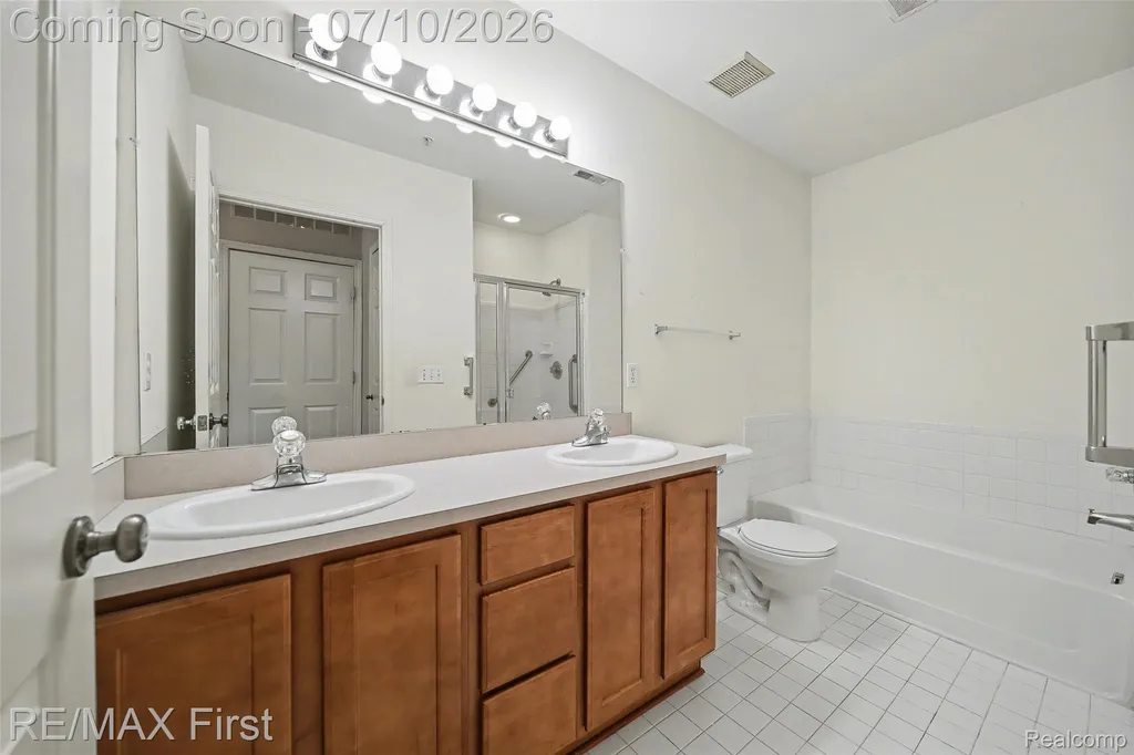 1582 Devon Lane Troy City MI 48084