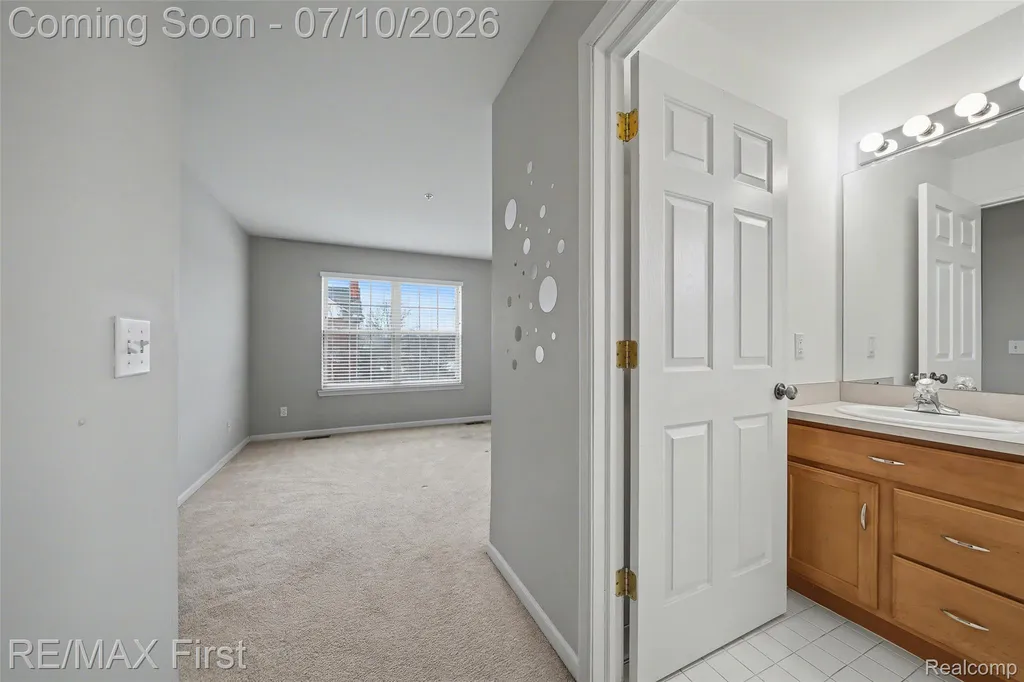 1582 Devon Lane Troy City MI 48084