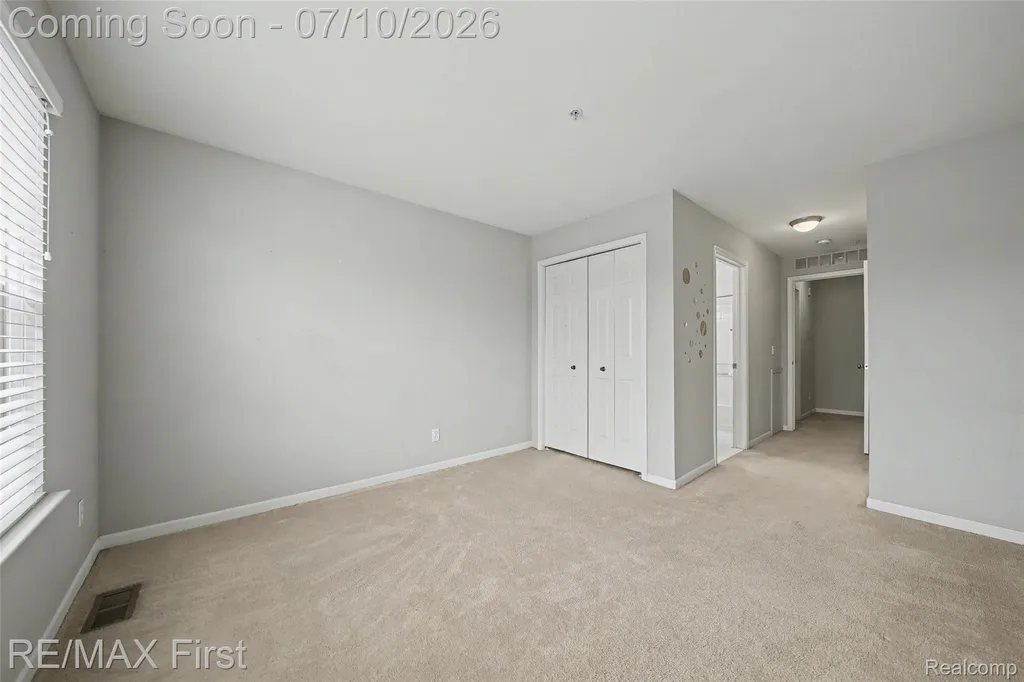 1582 Devon Lane Troy City MI 48084