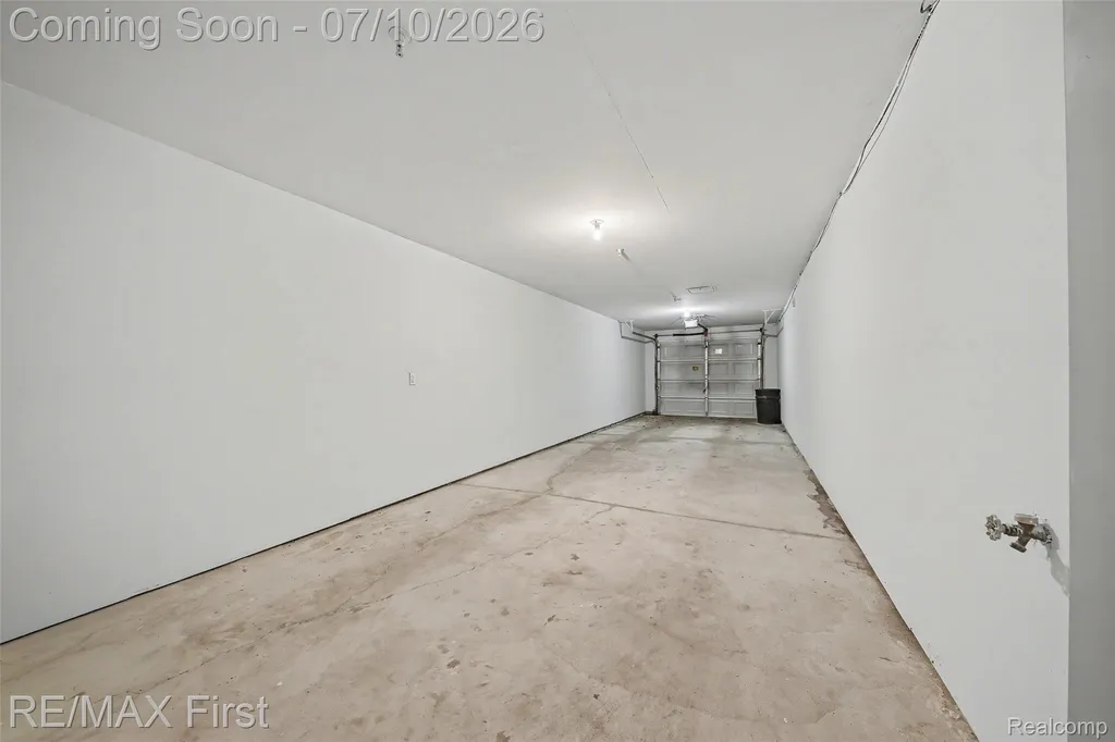 1582 Devon Lane Troy City MI 48084
