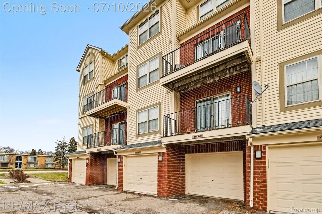 1582 Devon Lane Troy City MI 48084