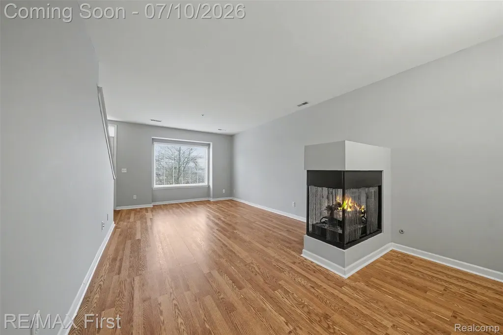 1582 Devon Lane Troy City MI 48084