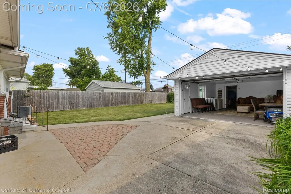 29683 Marquette Street Garden City City MI 48135