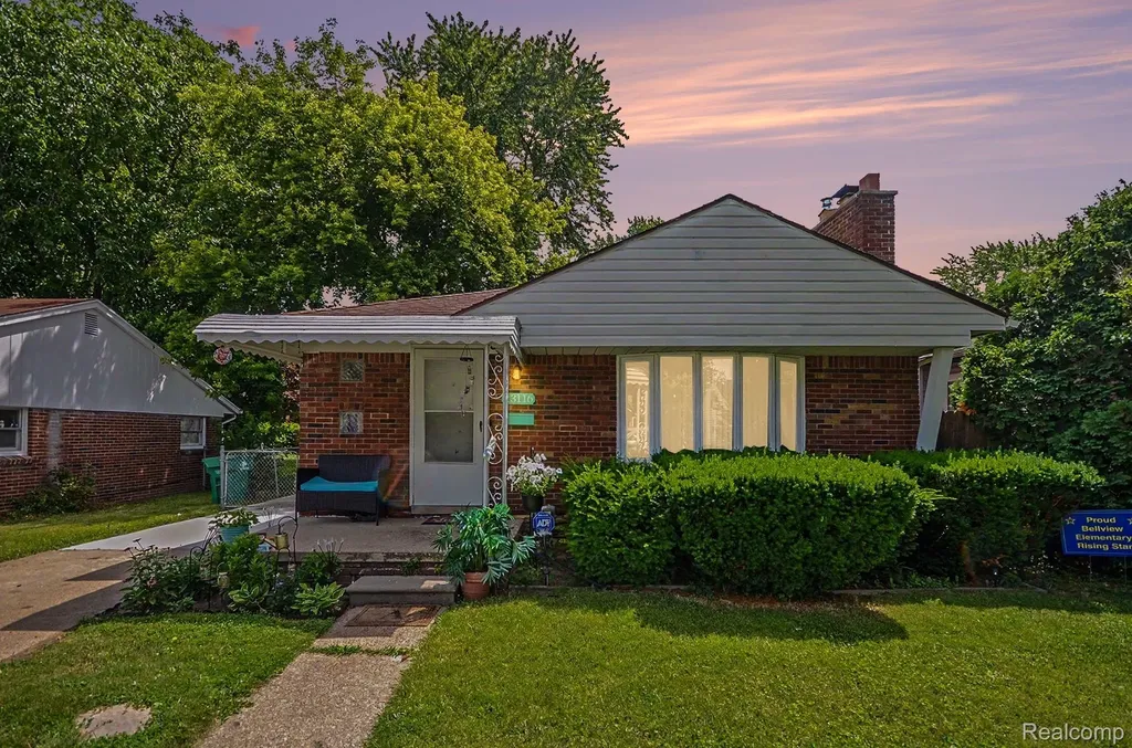 23116 Beechwood Avenue Eastpointe City MI 48021