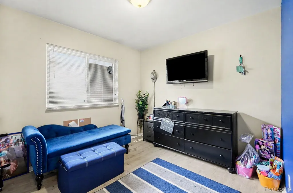 23116 Beechwood Avenue Eastpointe City MI 48021
