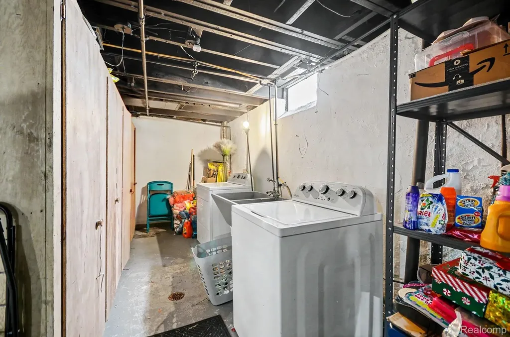 23116 Beechwood Avenue Eastpointe City MI 48021