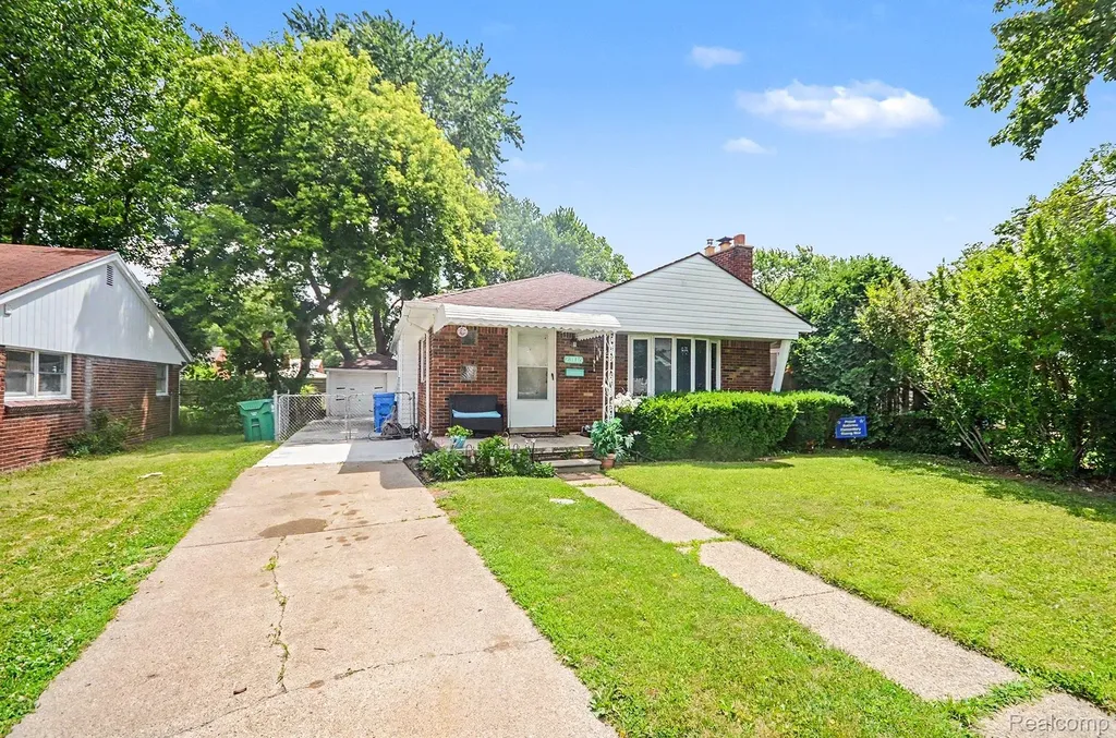 23116 Beechwood Avenue Eastpointe City MI 48021