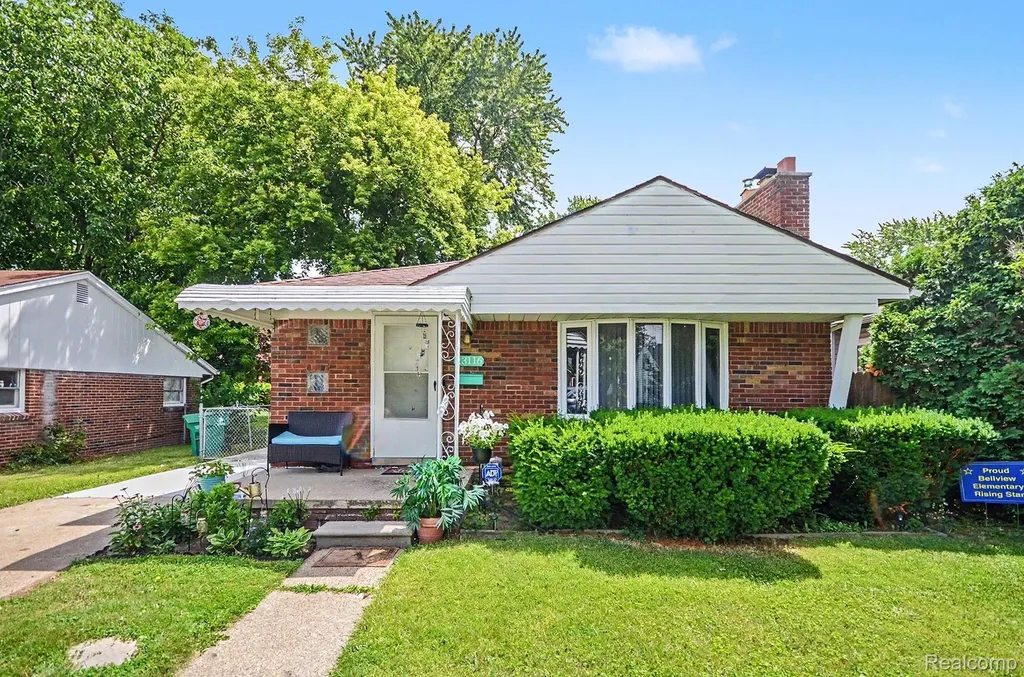 23116 Beechwood Avenue Eastpointe City MI 48021
