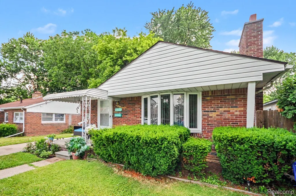 23116 Beechwood Avenue Eastpointe City MI 48021