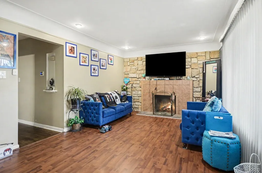 23116 Beechwood Avenue Eastpointe City MI 48021