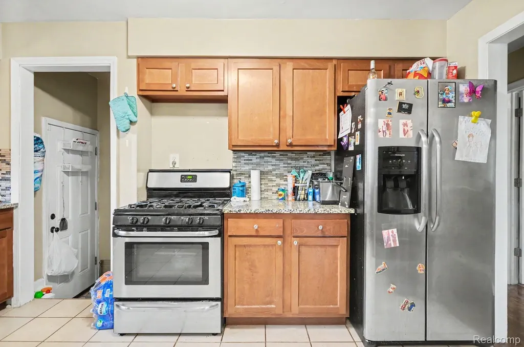 23116 Beechwood Avenue Eastpointe City MI 48021