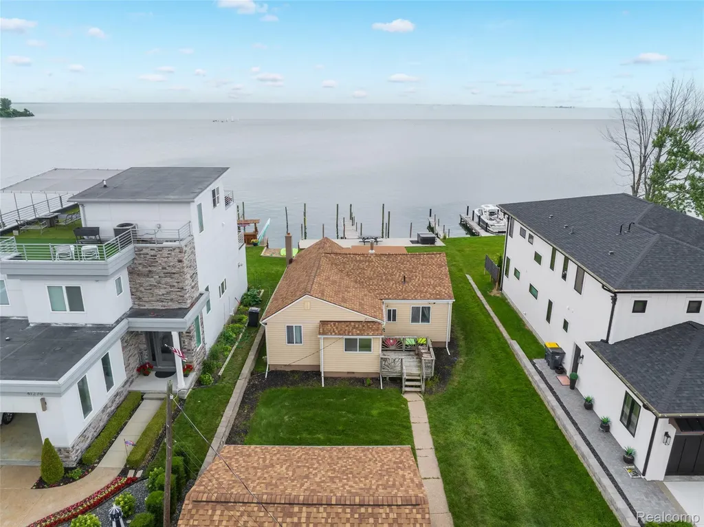 41260 Conger Bay Drive Harrison Charter Township MI 48045
