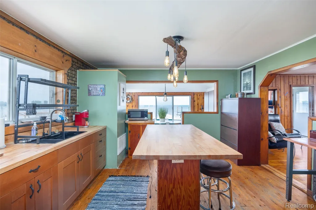 41260 Conger Bay Drive Harrison Charter Township MI 48045