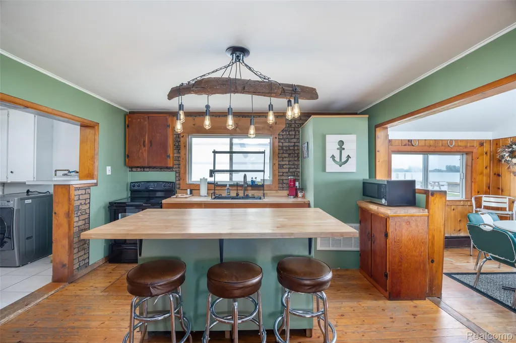 41260 Conger Bay Drive Harrison Charter Township MI 48045