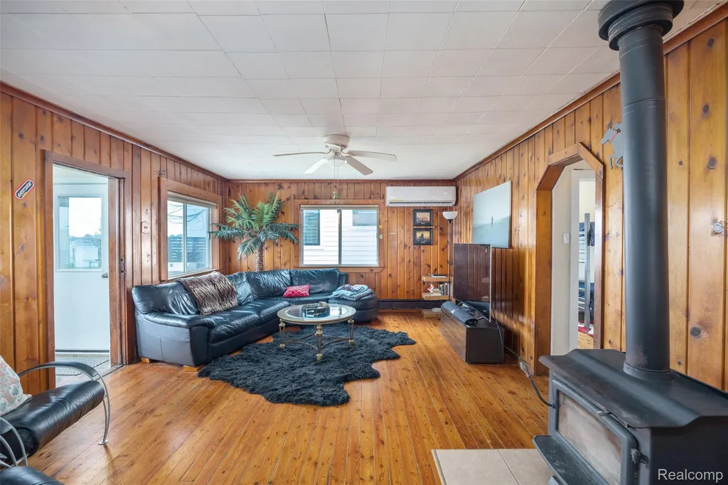 41260 Conger Bay Drive Harrison Charter Township MI 48045