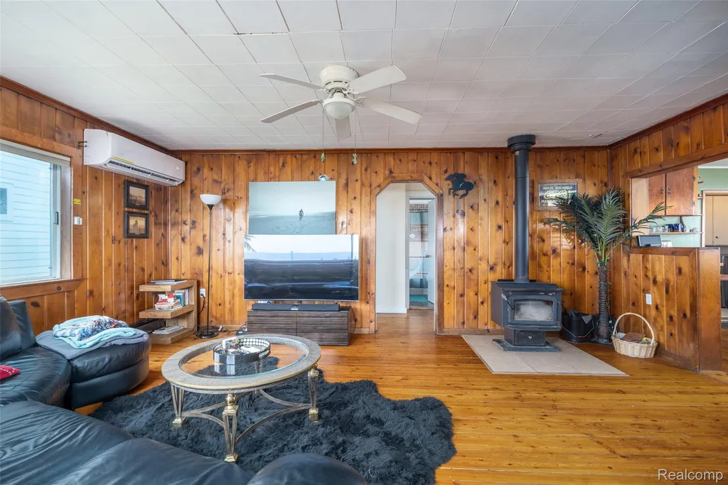 41260 Conger Bay Drive Harrison Charter Township MI 48045