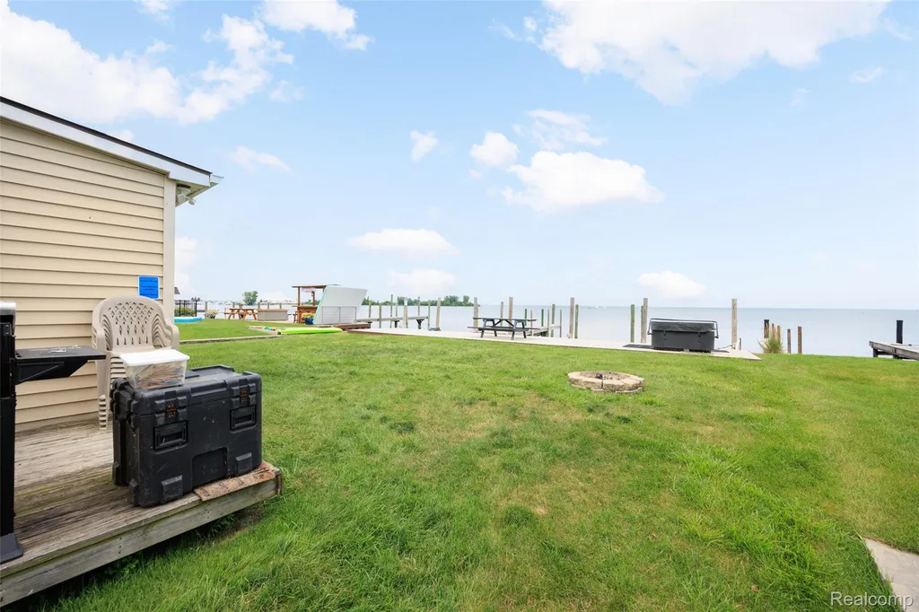41260 Conger Bay Drive Harrison Charter Township MI 48045
