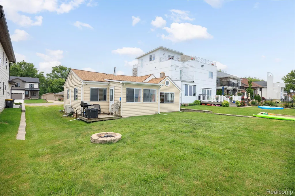 41260 Conger Bay Drive Harrison Charter Township MI 48045