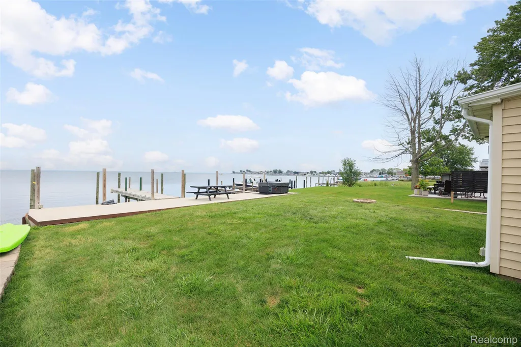 41260 Conger Bay Drive Harrison Charter Township MI 48045