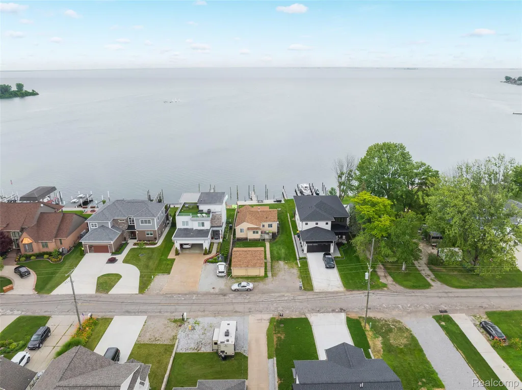 41260 Conger Bay Drive Harrison Charter Township MI 48045