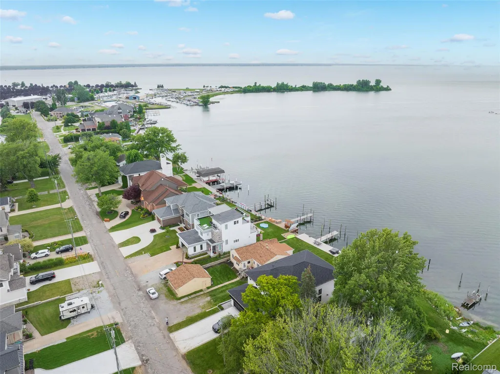 41260 Conger Bay Drive Harrison Charter Township MI 48045
