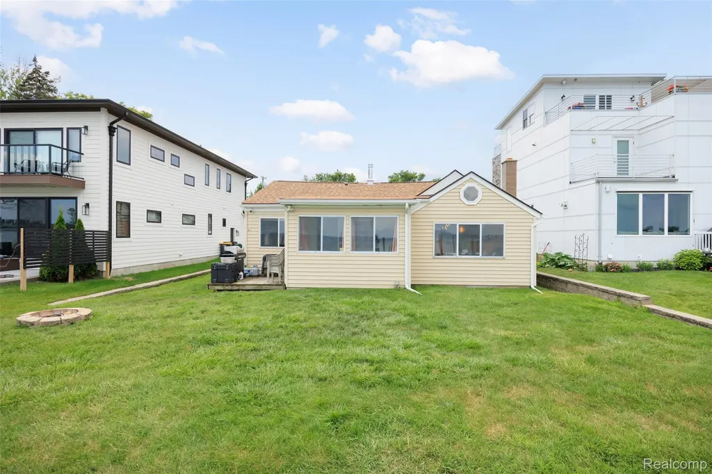 41260 Conger Bay Drive Harrison Charter Township MI 48045