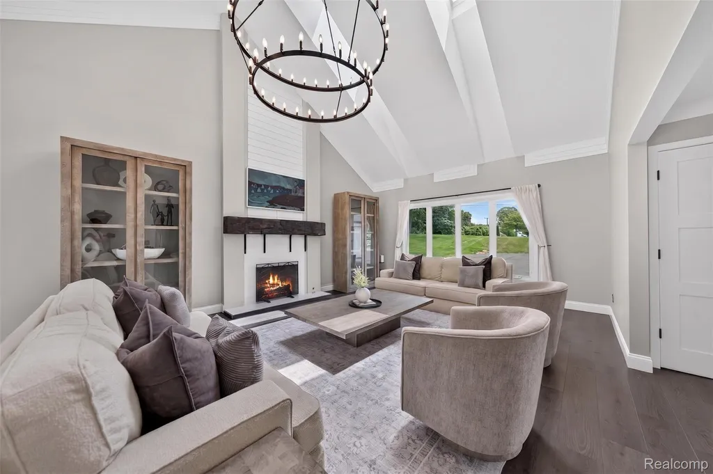 5136 Commerce Road West Bloomfield Charter Township MI 48324