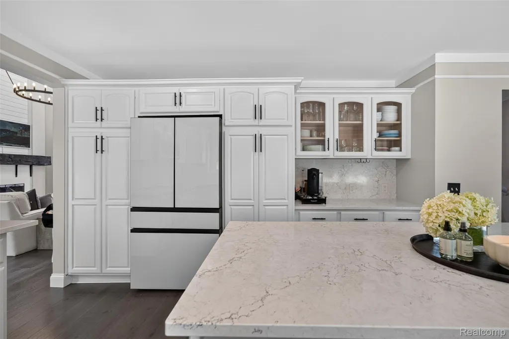 5136 Commerce Road West Bloomfield Charter Township MI 48324