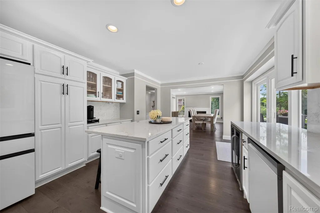 5136 Commerce Road West Bloomfield Charter Township MI 48324