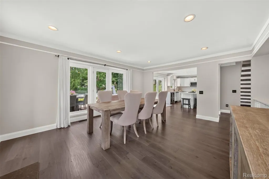 5136 Commerce Road West Bloomfield Charter Township MI 48324