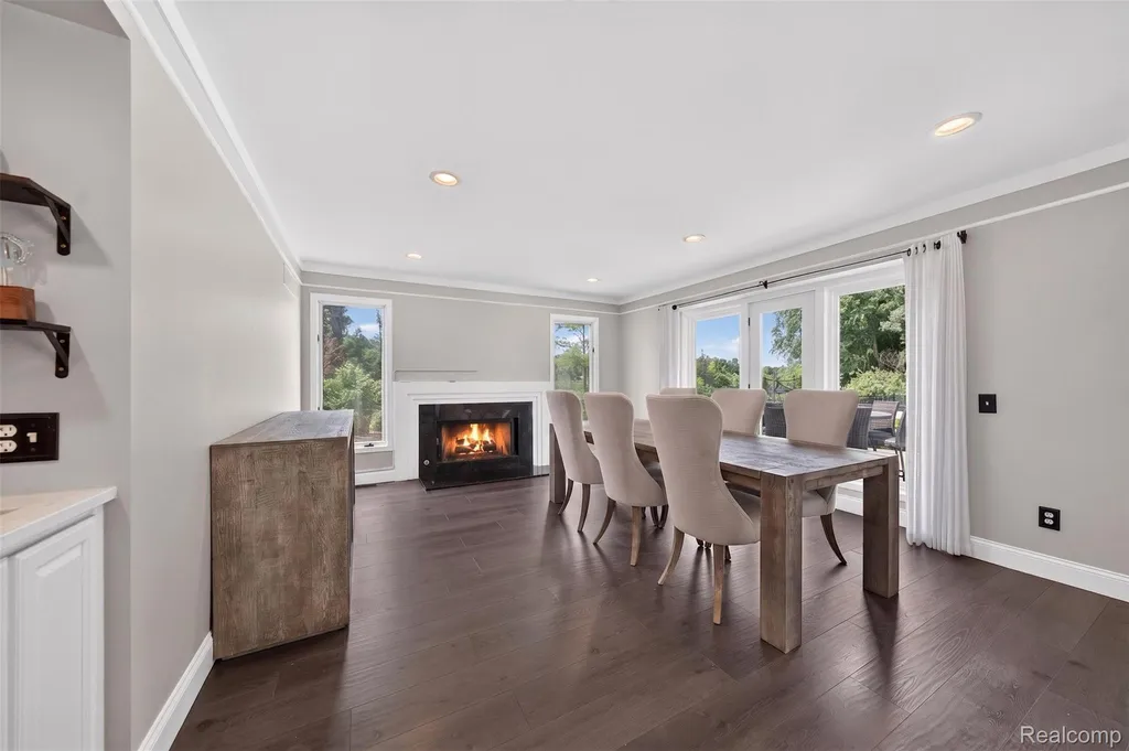 5136 Commerce Road West Bloomfield Charter Township MI 48324